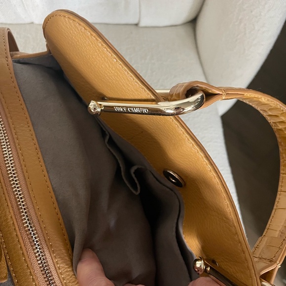 🍁🍁Vince Camuto “Creamy Carmel” Leather Bag - Picture 7 of 10
